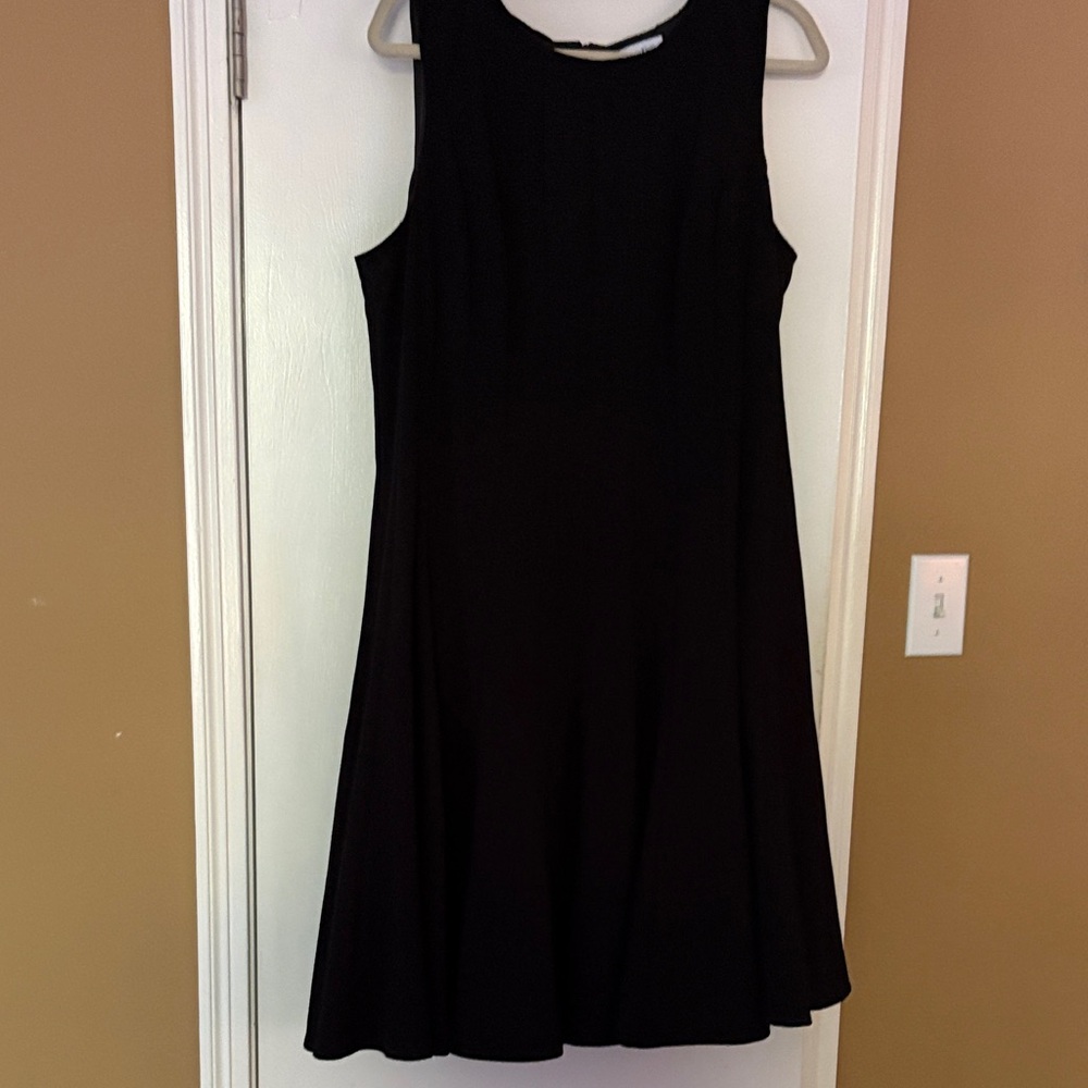 Calvin Klein Elegant Black Pleated Midi Dress